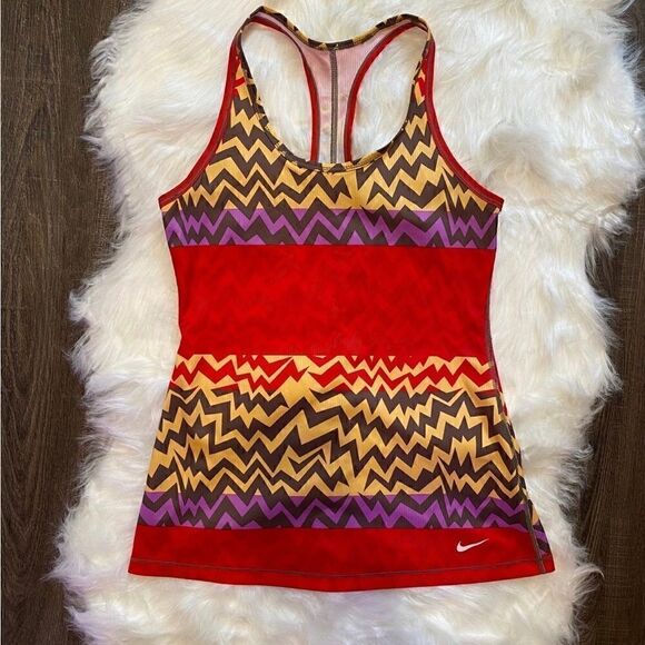 NWOT. Nike Dri-Fit Athletic top. - Picture 5 of 6